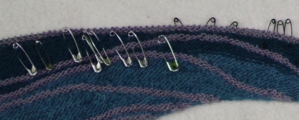Safety pins marking short-rows